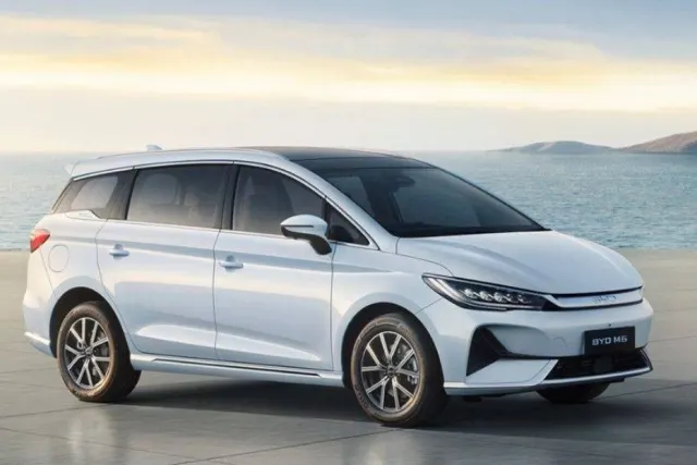 BYD M6 รุ่นไหนดี? Dynamic vs Extended 6/7 ที่นั่ง