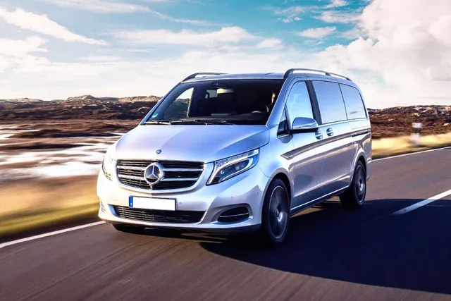 Mercedes V 300 AMG hay Avantgarde: chênh 1,2 tỷ, mua bản nào?