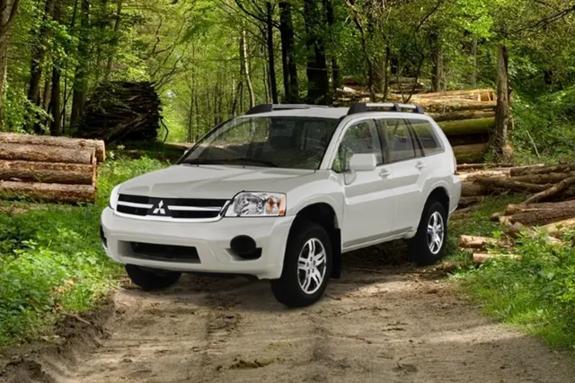 Mitsubishi Outlander cũ có nên mua không? Chọn 2.0 hay 2.4