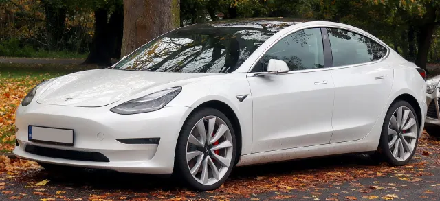 Tesla Model 3 มือสอง ดีไหม? ราคา แยกรถไทย/นำเข้า และวิธีตรวจ