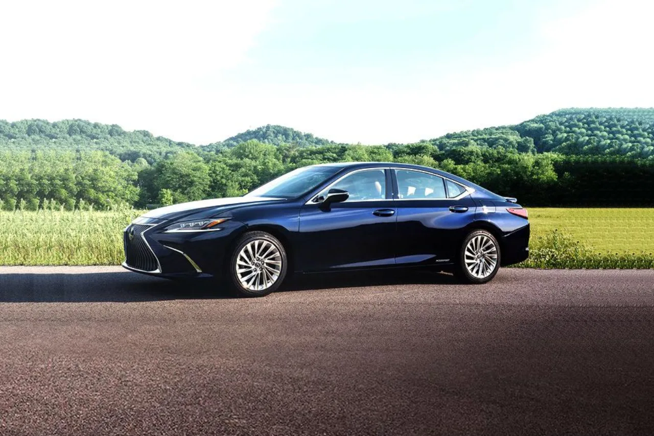 Lexus ES มือสอง ดีไหม? แยก ES 300h ต่างโฉมและวิธีตรวจ